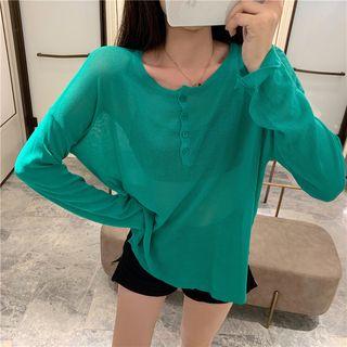 Long-sleeve Buttoned Light Knit Top