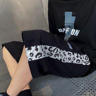Leopard Print Panel Straight Leg Shorts