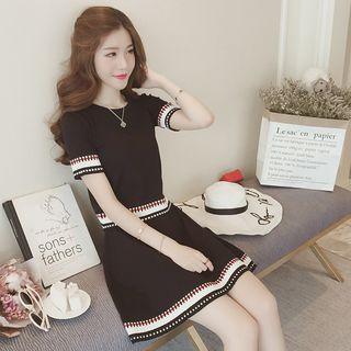 Set : Panel Short-sleeve Knit Top + Mini Skirt