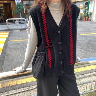 V-neck Checker Embroidered Buttoned Knit Vest