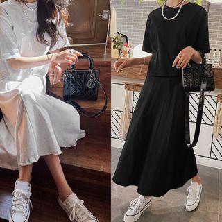 Set: Elbow-sleeve Plain T-shirt + Flared Maxi Skirt