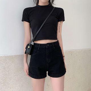 Short-sleeve Crop T-shirt / High-waist Denim Shorts