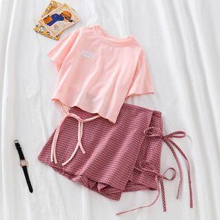 Short-sleeve Cropped T-shirt / Check Skirt