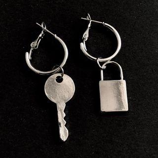 Asymmetric Key Lock Dangle Hoop Earring 1 Pair - Asymmetric - Silver - One Size