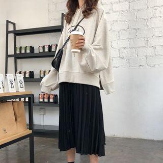Lettering Hoodie / Pleated Midi Skirt