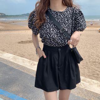 Short-sleeve Floral Print Top / Suspender Wide-leg Shorts