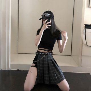 Short-sleeve Crop T-shirt / Shorts / Belt / Skirt