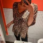 Scoop-neck Leopard Velvet T-shirt