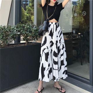 Plain Short-sleeve Cropped Top / Print High-waist Skirt