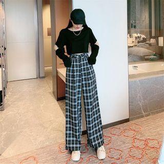 Cold-shoulder T-shirt / Plaid Pants