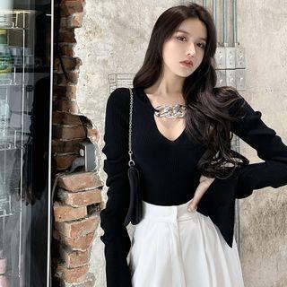 Chain Detail V-neck Knitted Top