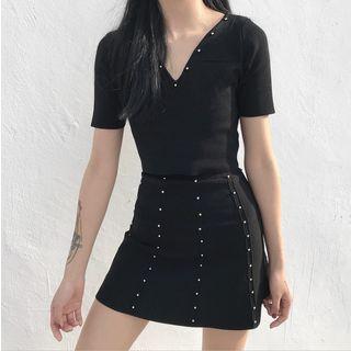 Set: Studded V-neck Short-sleeve T-shirt + A-line Skirt