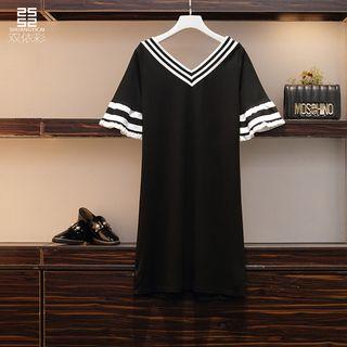 Short-sleeve Contrast Trim V-neck Dress