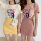Print Short-sleeve T-shirt / Plain Slim-fit Skirt