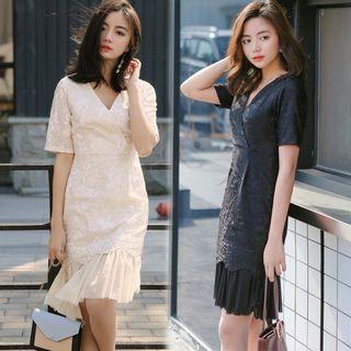 Short-sleeve V-neck Plain Panel A-line Lace Dress