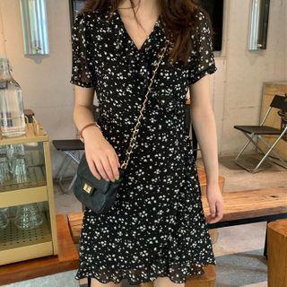 Short-sleeve Floral Print A-line Dress Black - One Size