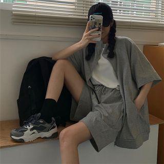 Short-sleeve T-shirt / Elbow-sleeve Zip Jacket / Shorts / Set