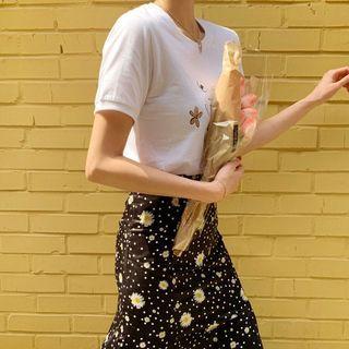Short-sleeve Graphic Print T-shirt / Floral Print Dotted Midi A-line Skirt