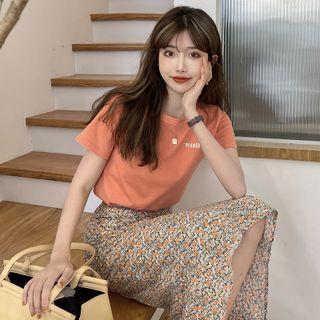 Short-sleeve Lettering T-shirt / Flower Print Midi A-line Skirt