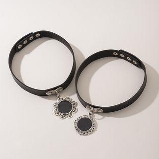 Pendant Studded Choker