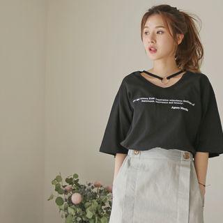 Hoop Choker-neck Lettering T-shirt