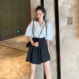 Elbow-sleeve V-neck Top / Shorts