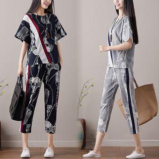 Set: Printed Short-sleeve T-shirt + Cropped Pants