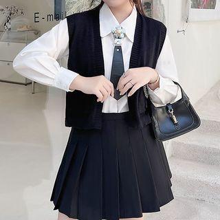 Shirt / Cropped Vest / Pleated Skirt