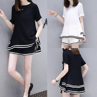 Set: Short-sleeve Contrast Trim T-shirt + Sweatshorts