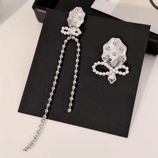 Faux Pearl Bow Asymmetrical Alloy Dangle Earring 1 Pair - Silver - One Size