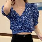 V-neck Ruched Short-sleeve Floral Cropped Chiffon Blouse Blue - One Size