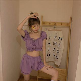 Short-sleeve Cropped Blouse / Ruffled Shorts