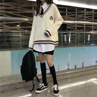 Badge V-neck Knit Top / Plain Shirt
