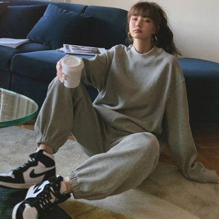 Set: Round Neck Sweatshirt + Cropped Harem Pants