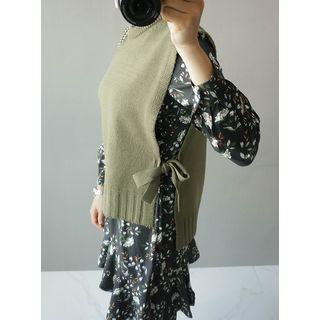 Slit-side Sleeveless Dip-back Knit Top