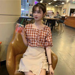 Short-sleeve Plaid Top / Mini Ruffle Trim A-line Skirt