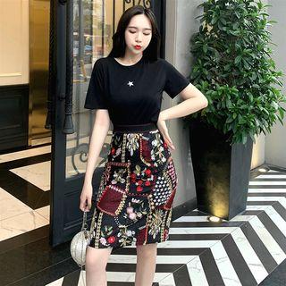 Star Print Short-sleeve T-shirt / Floral High-waist Skirt