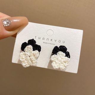 Flower Yarn Earring E4605 - 1 Pair - White - One Size