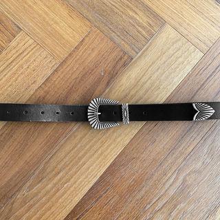 Engraved-buckle Cowhide Belt Black - One Size
