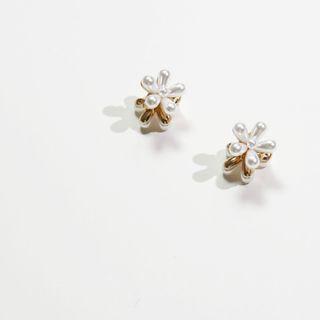 Faux Pearl Flower Hair Claw Clip White & Gold - One Size