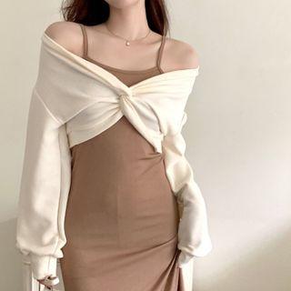 Twisted Sweatshirt / Spaghetti Strap Midi Dress