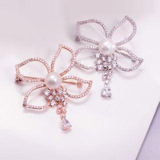 Faux Pearl Flower Brooch