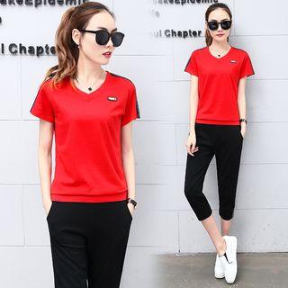 Set: V-neck Short-sleeve T-shirt + Cropped Pants