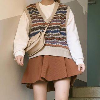 Plain Pullover / V-neck Patterned Knit Vest / A-line Skirt