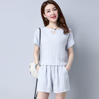 Set: Keyhole Front Short-sleeve T-shirt + Shorts