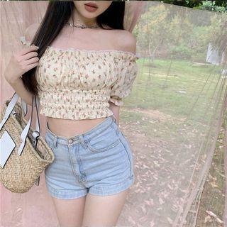 Puff-sleeve Off-shoulder Floral Print Crop Top / Washed Denim Hot Pants