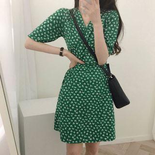 V-neck Floral Print Short-sleeve A-line Dress Green - One Size