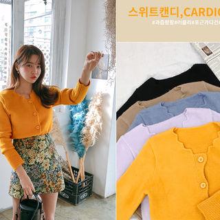 Scallop-neck Buttoned Colored Cardigan