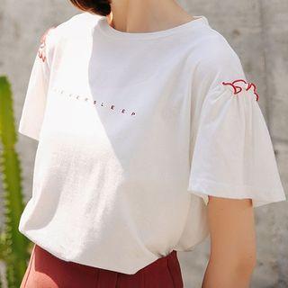 Short-sleeve Frill-trim Letter T-shirt