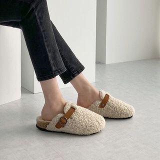 Belted Dumble Clog Slippers